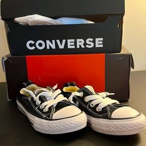 kids black and white converse sneaker